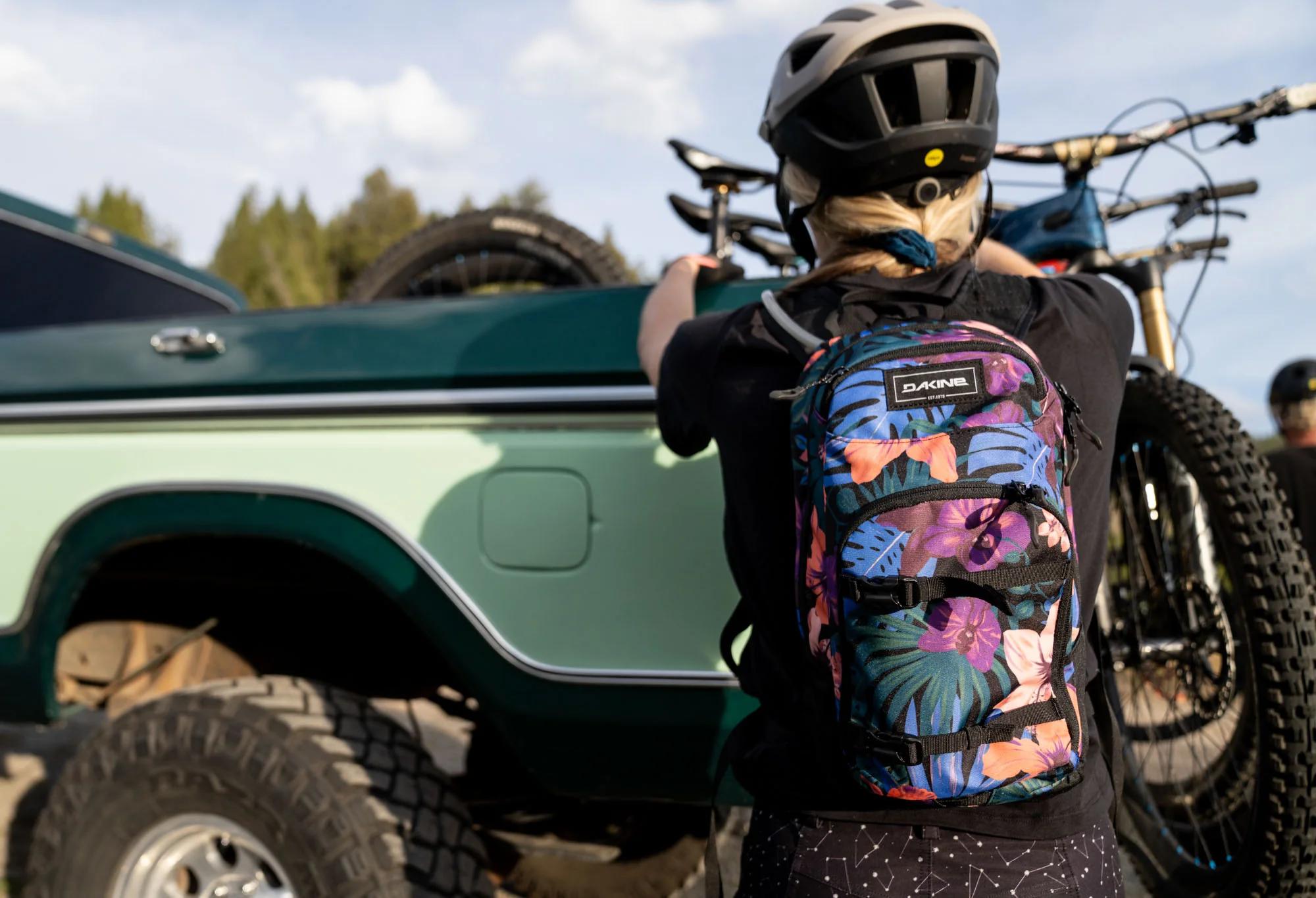Session 8L Bike Hydration Backpack - Women's - Image 21