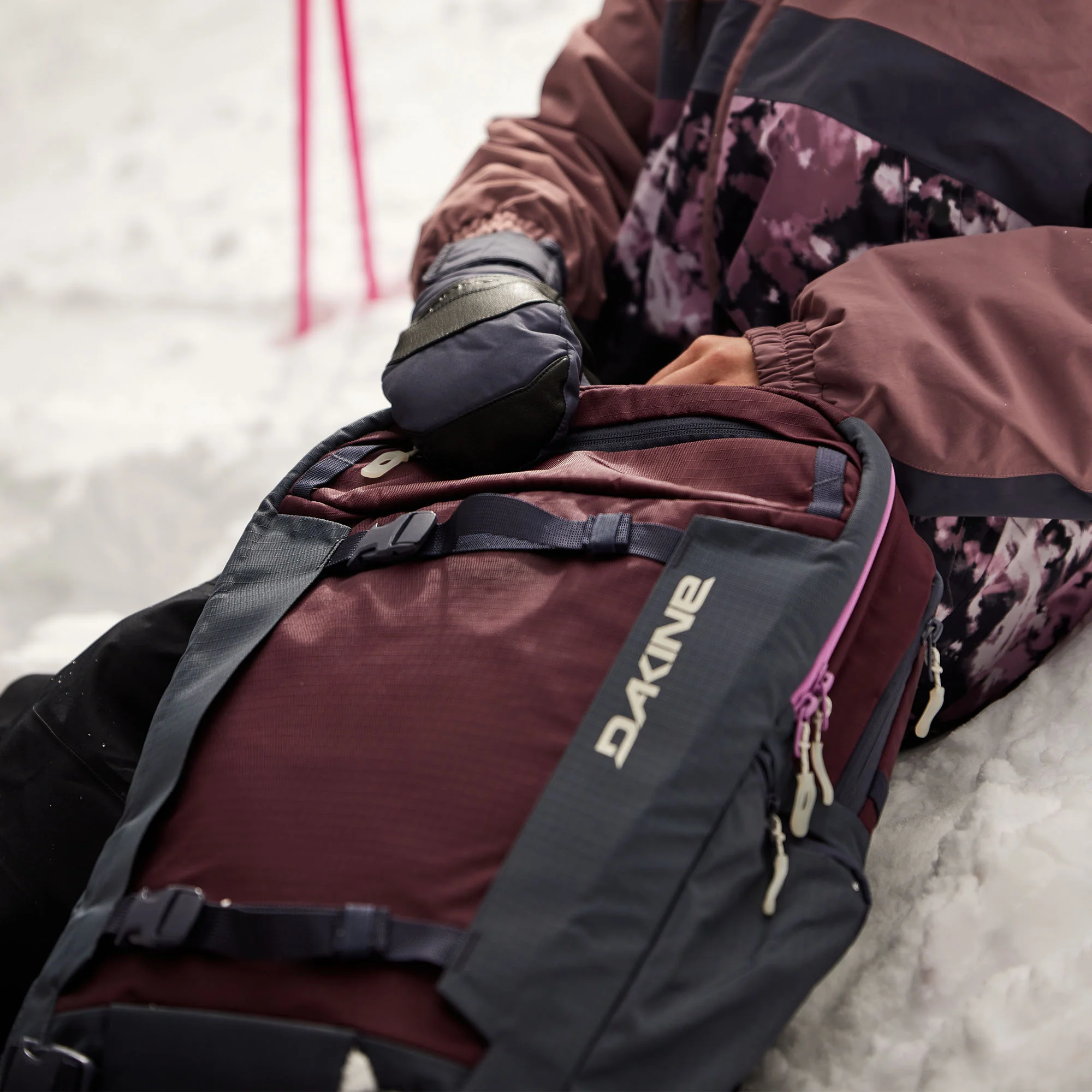 Womens Mission Pro Backpack 25L - Darkest Spruce - Image 4